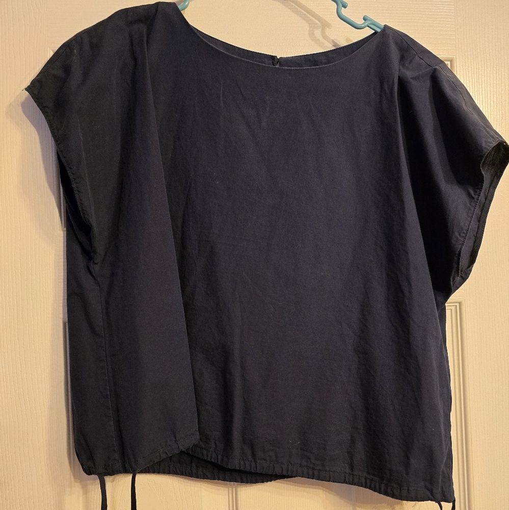 Cremieux Brand Women's Navy  Blouse, Size Large. Great Condition